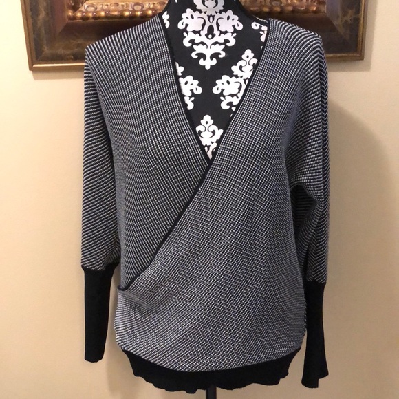 Made with ❤️ Comfy cross-front long sleeved tweed look sweater - Picture 2 of 10